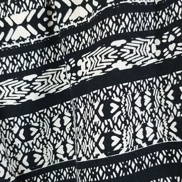 🖤5/$20🖤 NEW..FOREVER 21 black & off white shorts - Picture 6 of 8